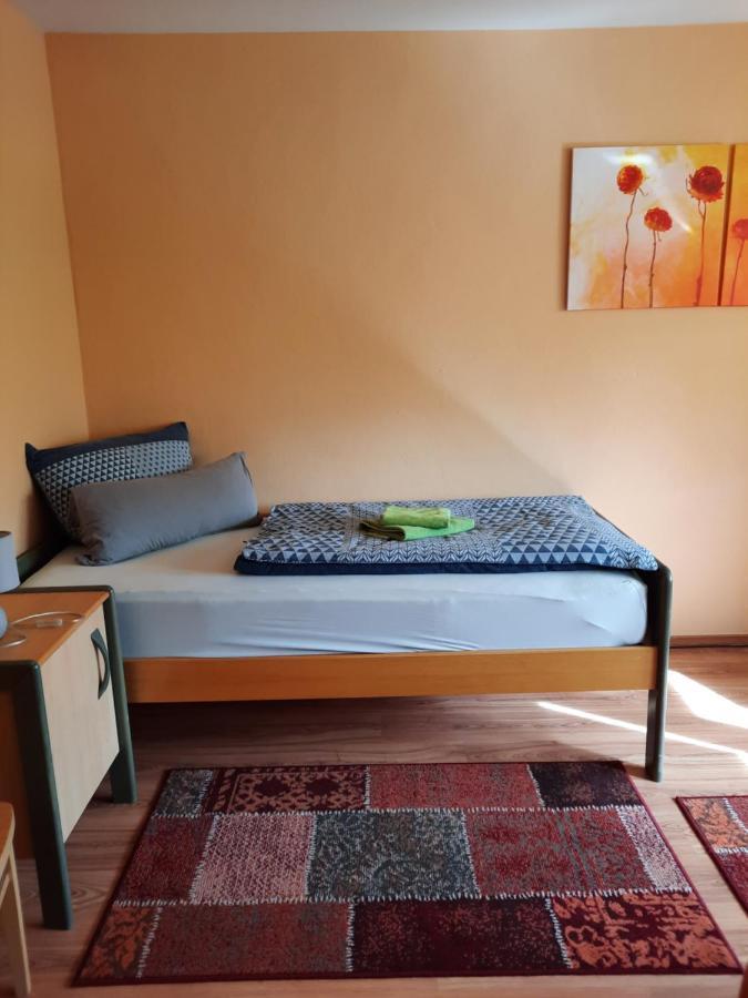 Monteur- Und Ferienwohnung In Hainichen - Obergeschoss Oder Dachgeschoss - Familie Weber Bockendorf ภายนอก รูปภาพ