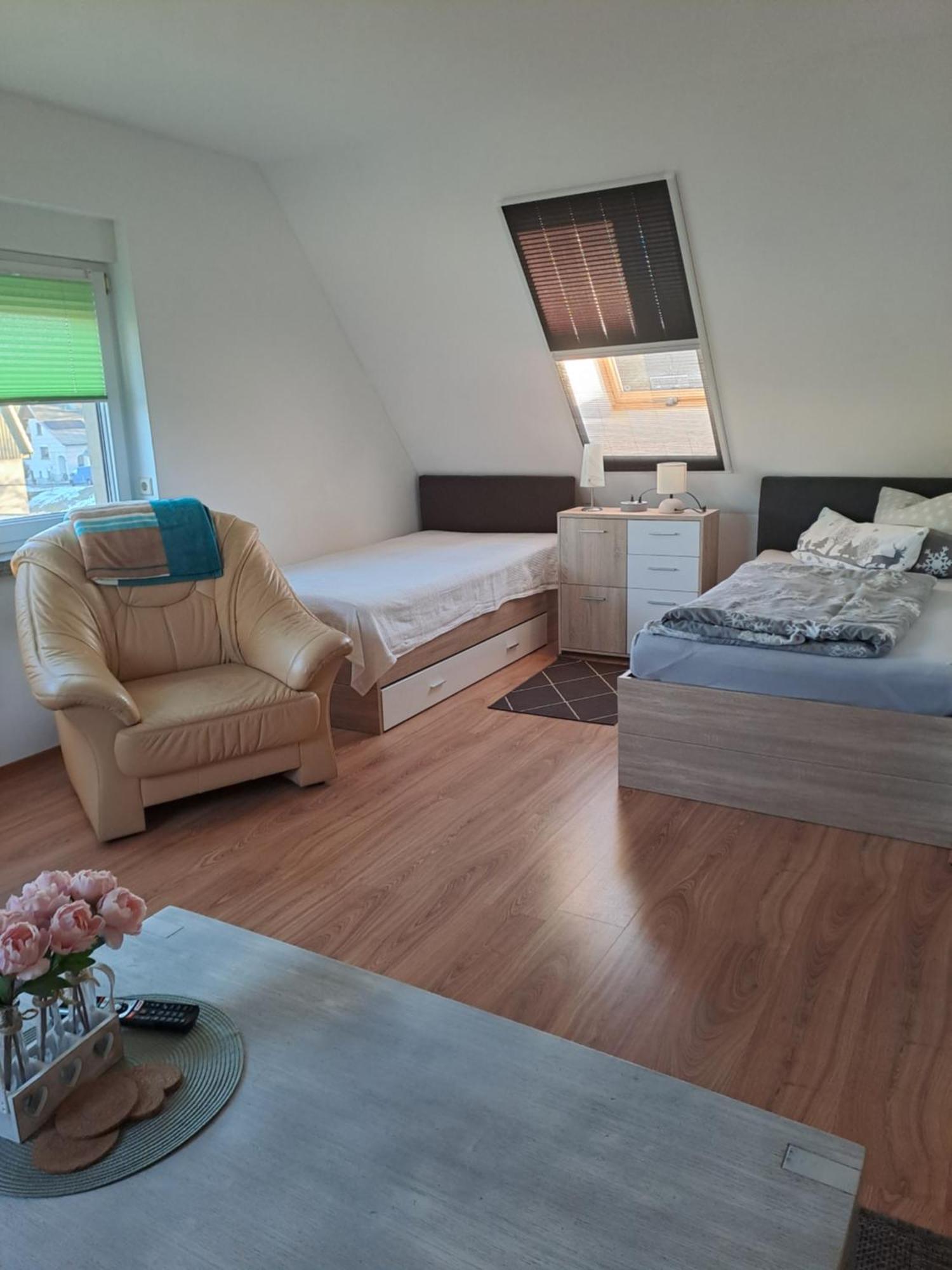 Monteur- Und Ferienwohnung In Hainichen - Obergeschoss Oder Dachgeschoss - Familie Weber Bockendorf ภายนอก รูปภาพ